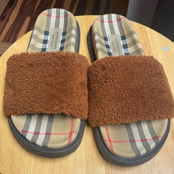 Burberry brown shearling fur flats - Picture 3 of 6